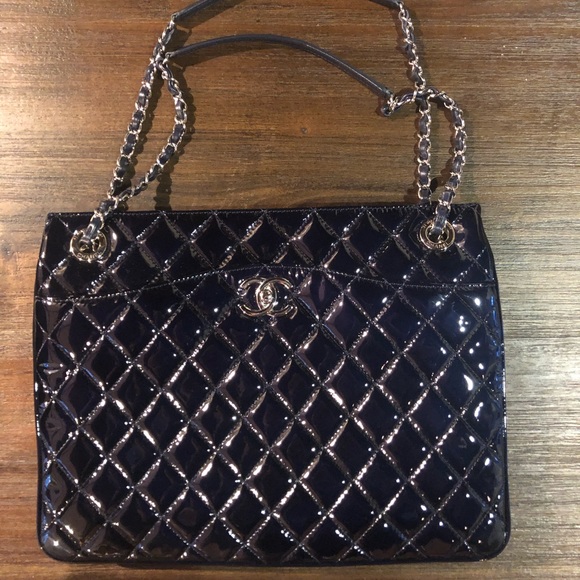 CHANEL Handbags - Chanel Purse CHANEL Handbags - Chanel Purse